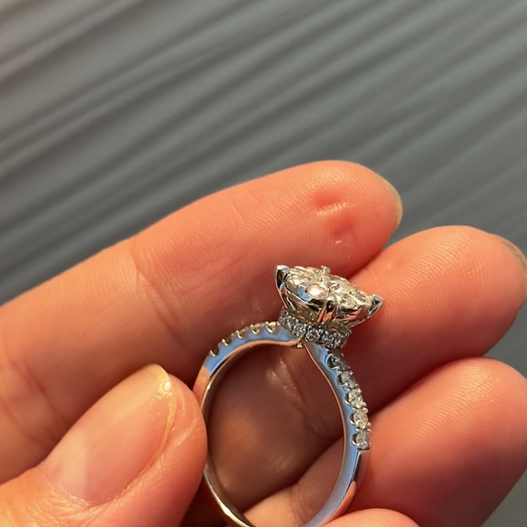 10k solid white gold engagement ring - Picture 8 of 9